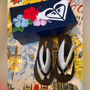 Roxy Platform Sandals, new with tags and in original box! Size 6